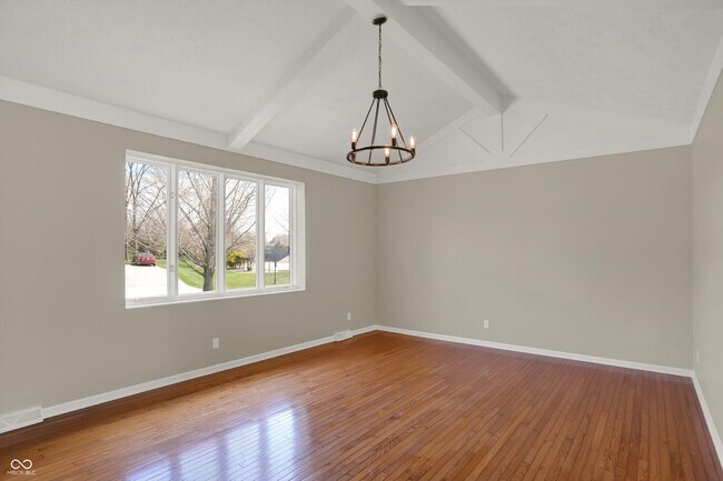 Building Photo - 3037 Golfview Dr