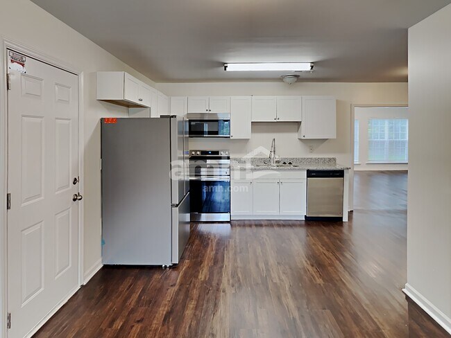 Building Photo - 4042 Maple Shore Dr