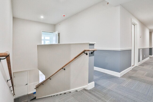 Building Photo - Newly Built Luxury 1 Bed Apartment!