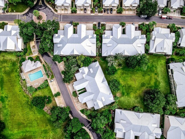 Building Photo - 95217 Summerwoods Cir