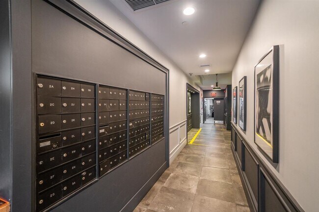 Building Photo - 205 10th St
