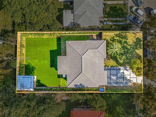 Building Photo - 231 NE 45th St