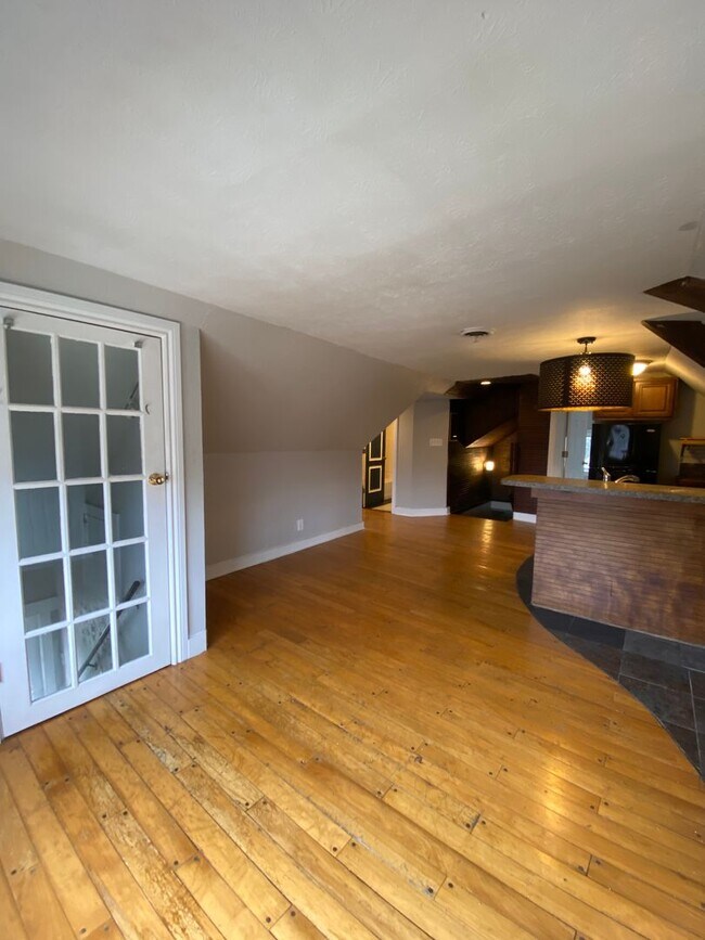 Building Photo - S 2nd Street