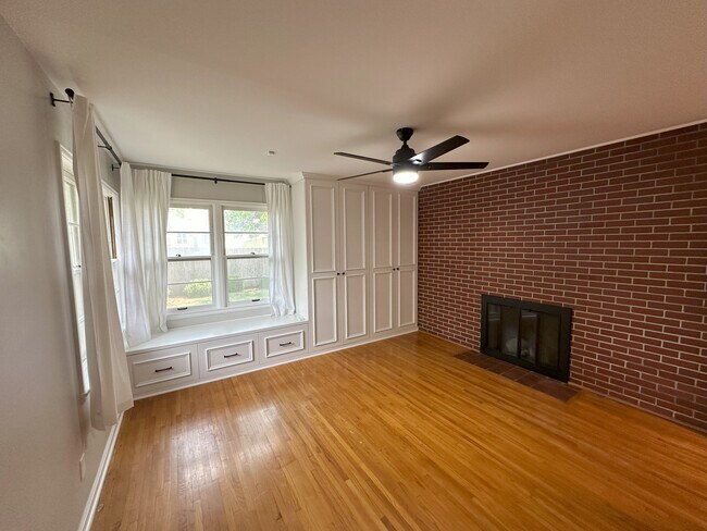 Alternate view of bedroom 3 - 5819 Blueridge St