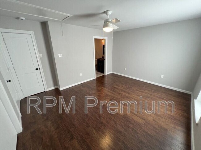 Building Photo - 10494 Wade Dr