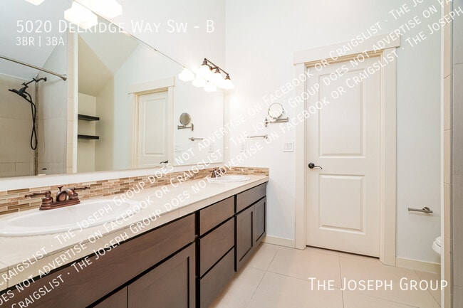 Building Photo - 5020 Delridge Wy SW