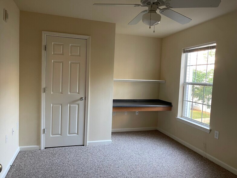 Building Photo - 140 Yellowstone Dr