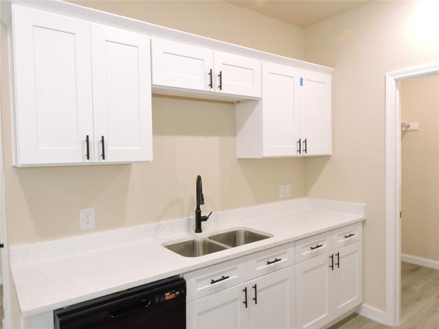 Building Photo - 106 Navajo Dr