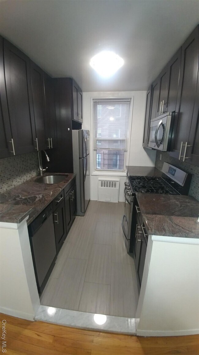 Building Photo - 66-15 Thornton Pl