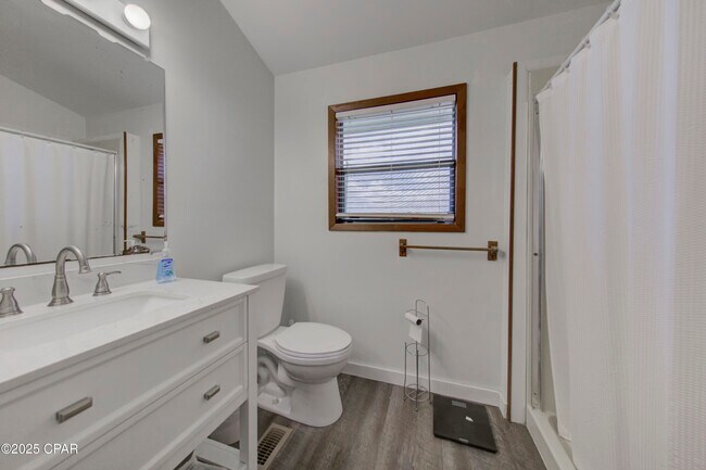 Building Photo - 404 Colorado Dr