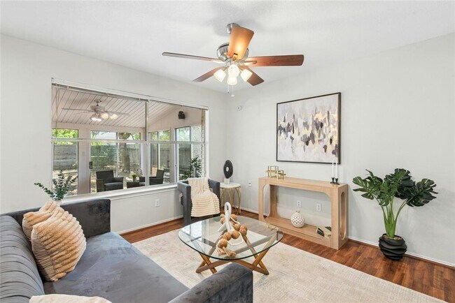 Building Photo - 8411 Glen Canyon Dr