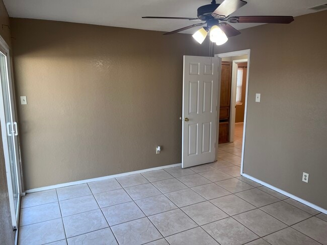 Building Photo - 312 Spring Branch Ln