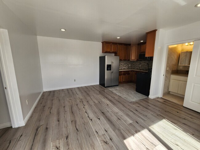 Building Photo - 13583 Correnti St