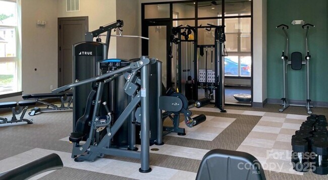 Building Photo - 17014 Fairmount Way