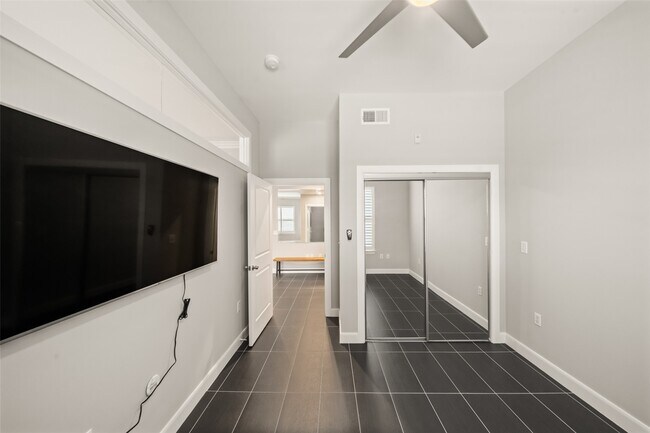 Building Photo - 1010 Rosine St