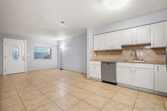 Building Photo - 2720 Sunrise Ct