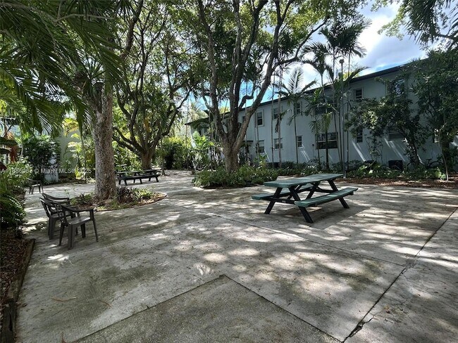 Building Photo - 7865 SW 57th Ave