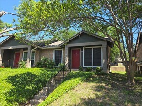Building Photo - 1015 E Yager Ln