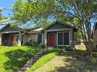 Building Photo - 1015 E Yager Ln