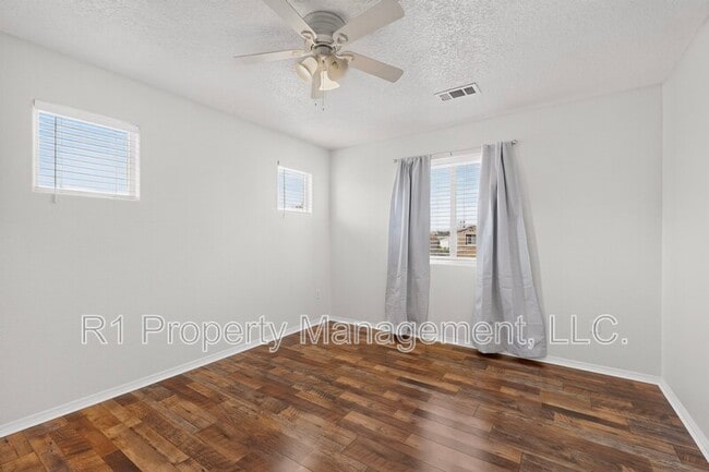 Building Photo - 2323 Margarita Dr SE