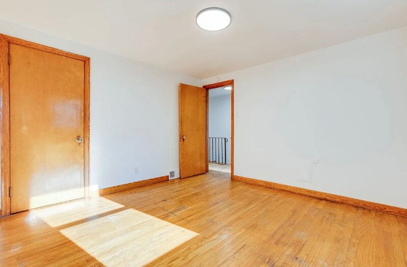 Building Photo - 352-352 W 12th Ave