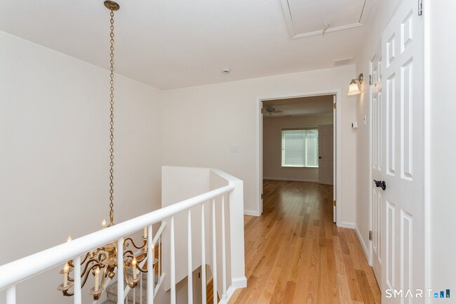 Building Photo - 33 Strathmore Ln