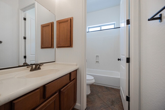 Building Photo - 12746 W Colter St