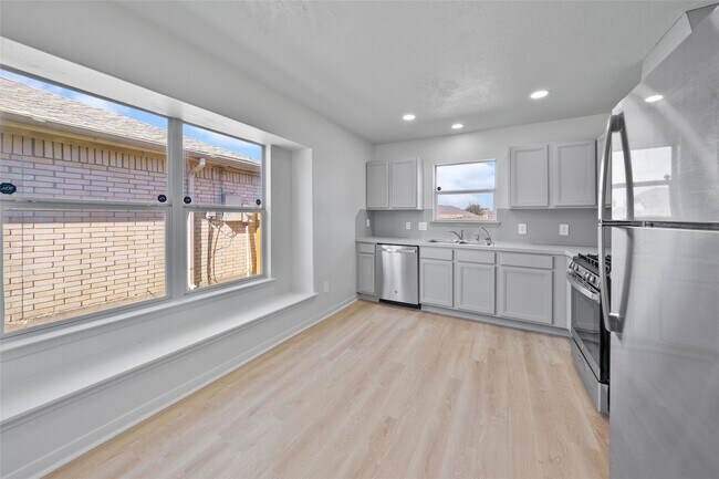 Building Photo - 5203 Panay Park Dr