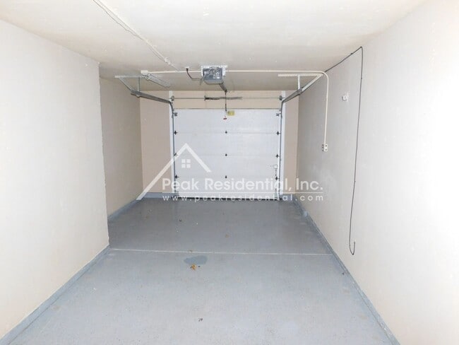 Building Photo - Updated 2bd/1ba North Highlands Duplex with Garage