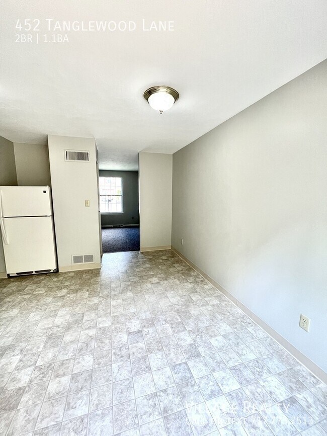 Building Photo - 452 Tanglewood Ln