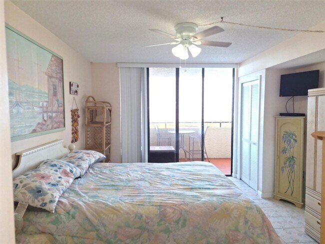 Building Photo - 6009 Sea Ranch Dr