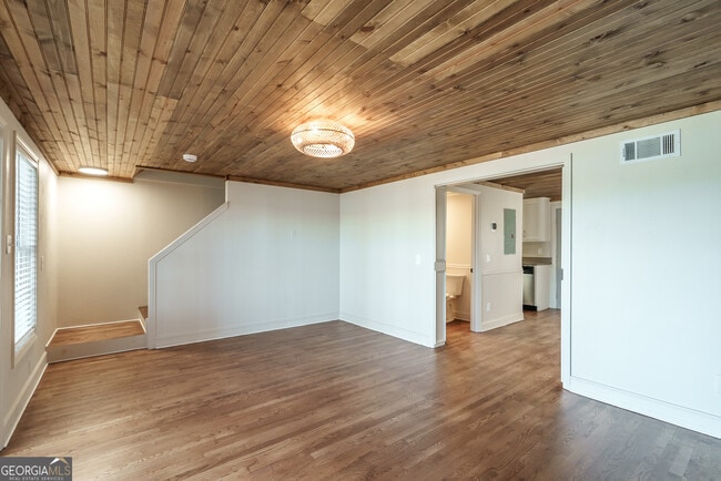 Building Photo - 384 Arrowhead Trail NE