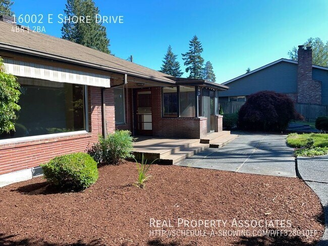 Building Photo - 3 bedrooms, 1 bathroom House on Martha Lak...