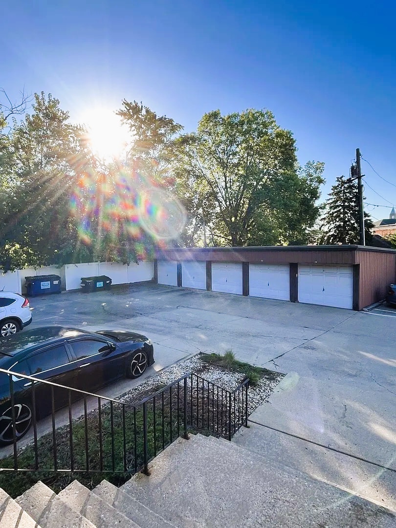 Garage - 884 N Prairie Ave