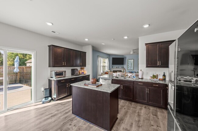 Building Photo - 1012 Kellie Ct