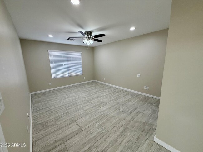 Building Photo - 2535 E Bluefield Ave