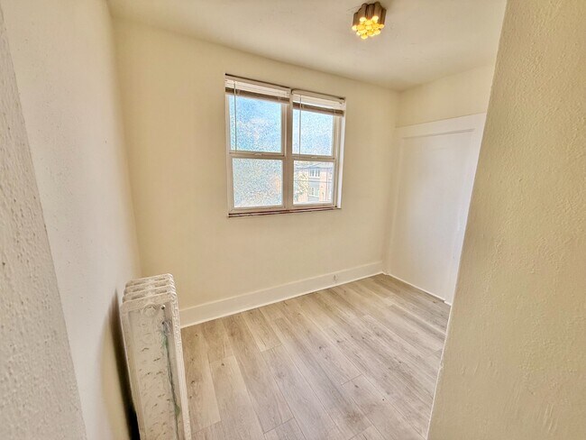 Building Photo - Gorgeous 1 Bed 1 Bath Denver Apartment in Capitol Hill! Available NOW!