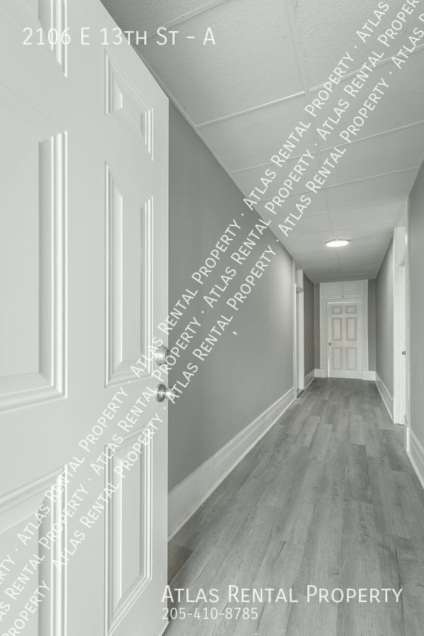 Building Photo - 2106 E 13th St