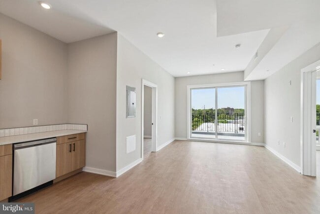 Building Photo - 308 W Chelten Ave