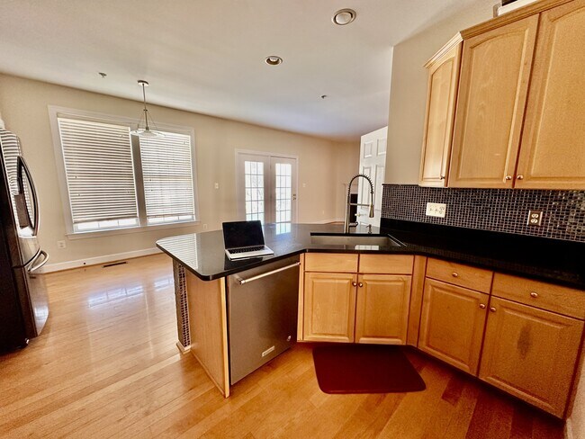 Building Photo - 917 Crestfield Dr