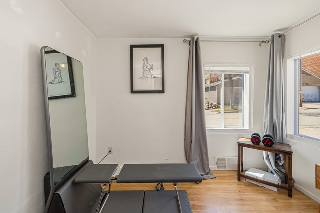 Building Photo - 446 N Powers St