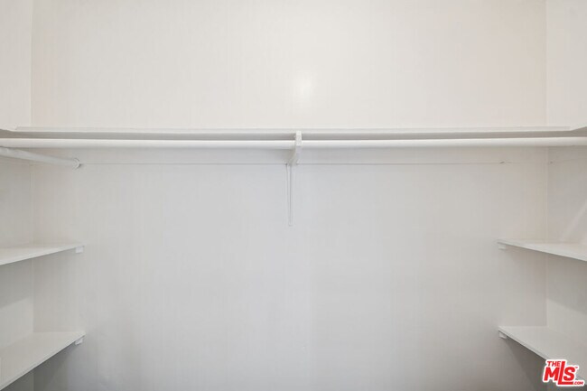 Building Photo - 1215 Hayworth Ave