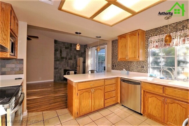 Building Photo - 1708 Gold Hills Dr