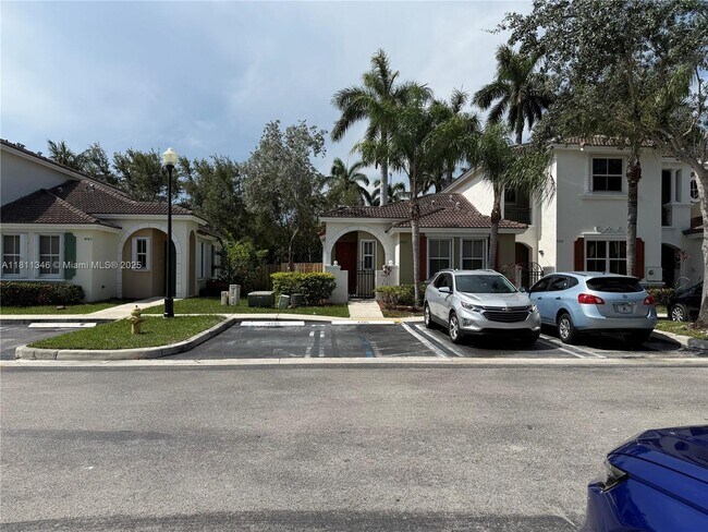 Building Photo - 4285 NE 10th Ct