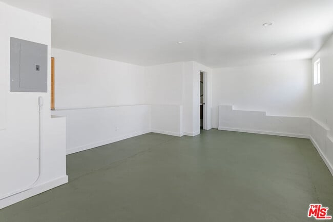 Building Photo - 1310 1/2 Lucile Ave