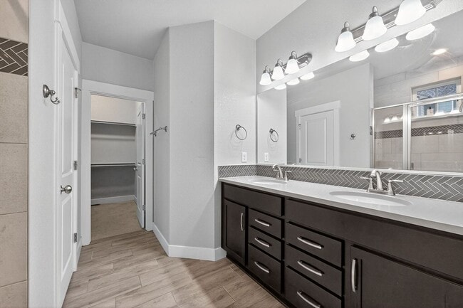 Building Photo - 8479 Cromwell Dr