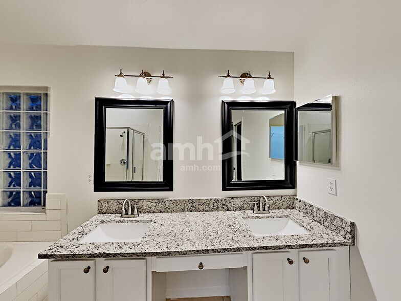 Building Photo - 15854 Bay Vista Dr