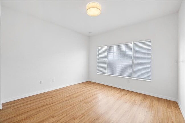 Building Photo - 2532 Grand Central Pkwy