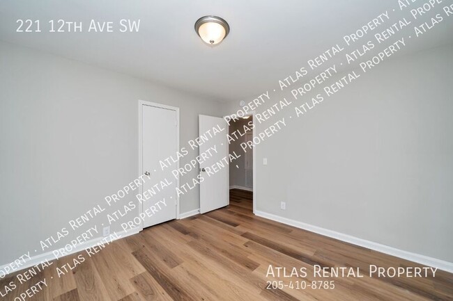 Building Photo - 221 12th Ave SW