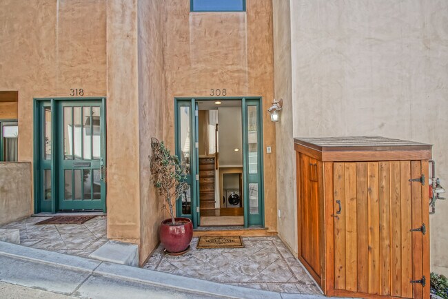 Building Photo - 308 Gull St